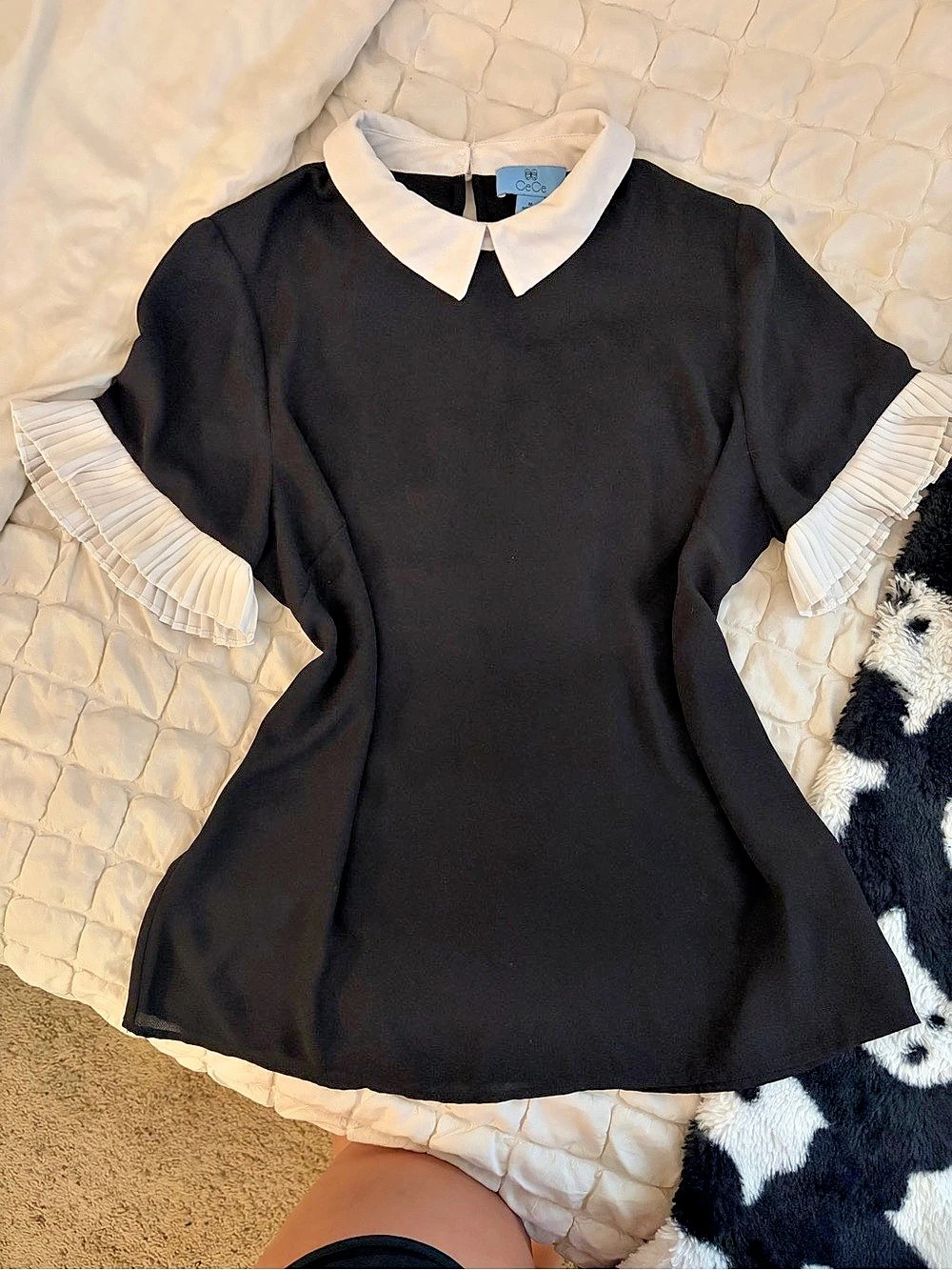 CeCe Contrast Collar Pleated Short Sleeve Blouse Black & White Medium